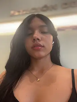 jadelaurent online show from March 25, 2026, 4:06 pm