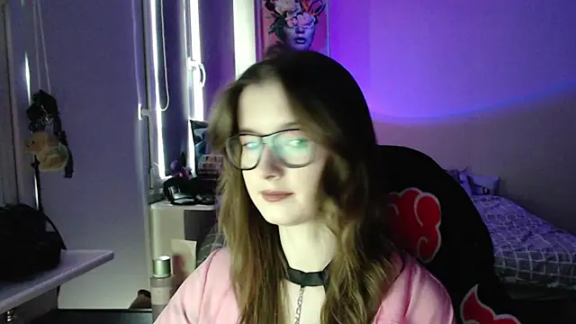 LunaXcherry online show from April 28, 2026, 4:44 pm