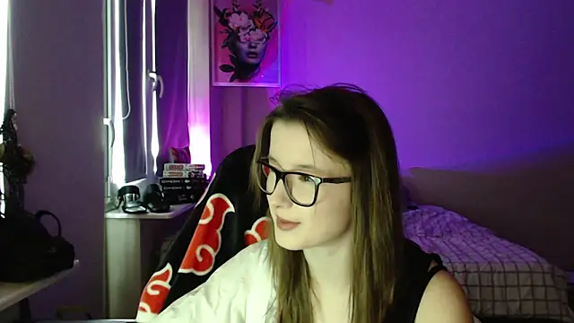 LunaXcherry online show from April 13, 2026, 4:55 pm