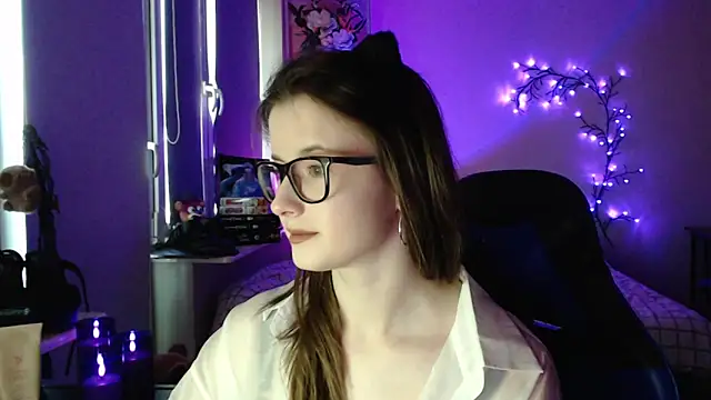 LunaXcherry online show from May 14, 2026, 6:05 pm