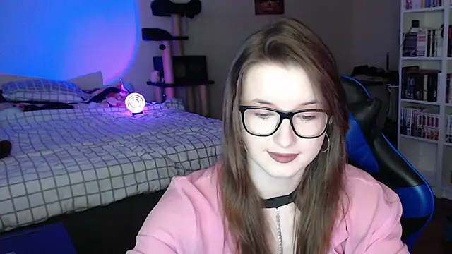 LunaXcherry online show from April 1, 2026, 4:48 pm