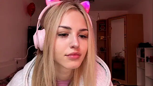 Snapshot of Evva_mayy chatting on March 2, 2026, 7:15 am Evva mayy online show from March 2, 2026, 7:15 am