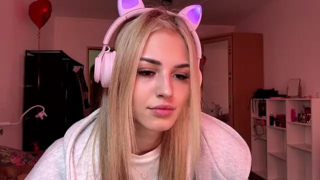 Snapshot of Evva_mayy chatting on February 19, 2026, 12:24 pm Evva mayy online show from February 19, 2026, 12:24 pm