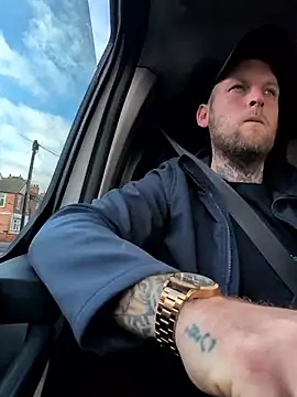 Snapshot of dave32000 chatting on February 16, 2026, 10:25 am dave32000 online show from February 16, 2026, 10:25 am