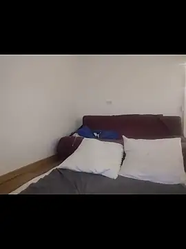 Snapshot of Mickredge chatting on February 28, 2026, 9:47 pm Mickredge online show from February 28, 2026, 9:47 pm