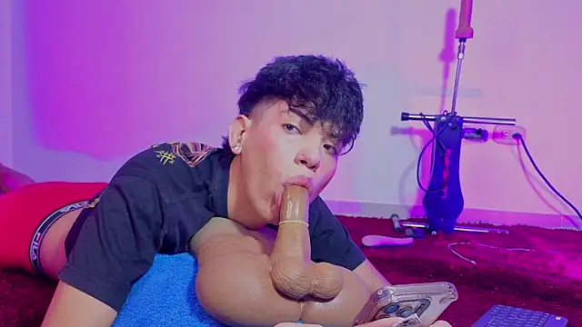 max femboy online show from May 28, 2026, 10:04 pm