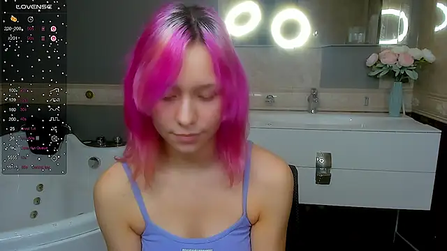 Snapshot of EmilyTrase chatting on March 27, 2026, 8:26 am EmilyTrase online show from March 27, 2026, 8:26 am