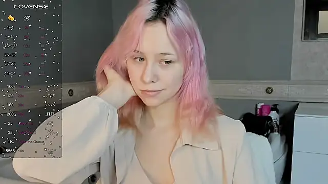 Snapshot of EmilyTrase chatting on April 10, 2026, 1:12 am EmilyTrase online show from April 10, 2026, 1:12 am