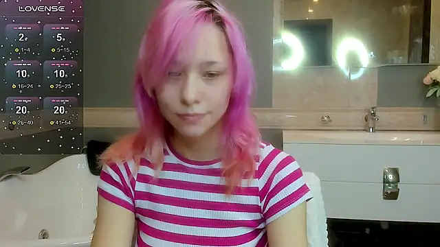 Snapshot of EmilyTrase chatting on April 5, 2026, 1:23 am EmilyTrase online show from April 5, 2026, 1:23 am