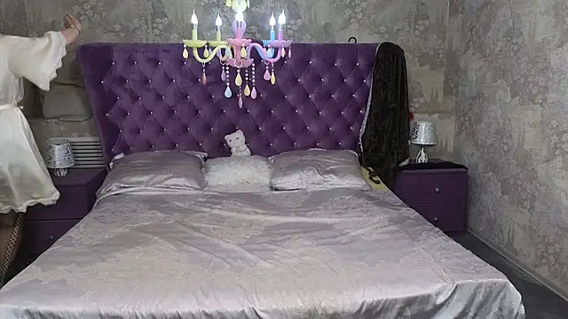 Anna Kenan online show from April 23, 2026, 12:29 pm