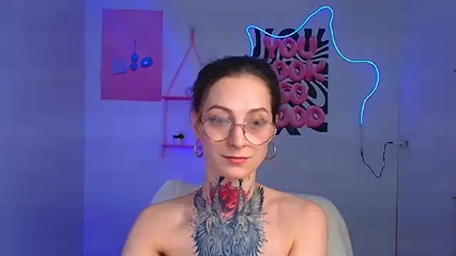 Snapshot of Esmi_Winter chatting on February 14, 2026, 6:46 am Esmi Winter online show from February 14, 2026, 6:46 am