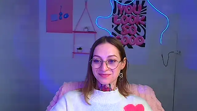 Snapshot of Esmi_Winter chatting on February 22, 2026, 6:27 am Esmi Winter online show from February 22, 2026, 6:27 am