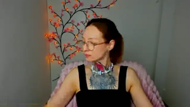 Esmi Winter online show from March 29, 2026, 6:20 pm