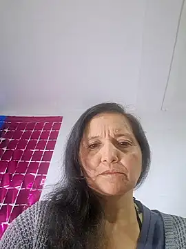 Alexamontiel  online show from April 3, 2026, 2:07 am