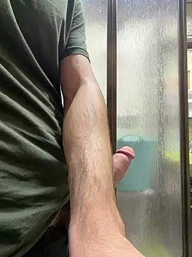 buyukyarak31 online show from March 12, 2026, 10:03 pm