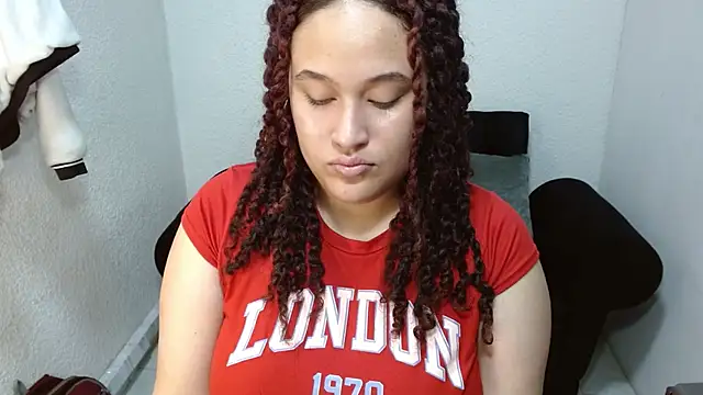 leilanewgirl online show from March 6, 2026, 12:44 pm