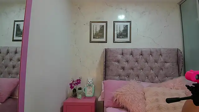 Snapshot of LuciadelaVega chatting on February 26, 2026, 11:32 am LuciadelaVega online show from February 26, 2026, 11:32 am