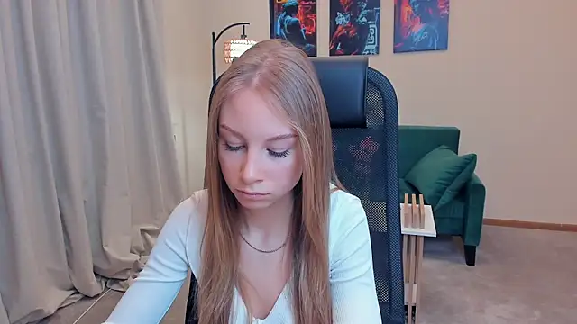 Snapshot of CarmenLipkin chatting on February 10, 2026, 1:54 pm CarmenLipkin online show from February 10, 2026, 1:54 pm