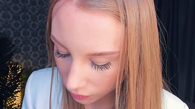 Snapshot of CarmenLipkin chatting on February 27, 2026, 2:39 pm CarmenLipkin online show from February 27, 2026, 2:39 pm