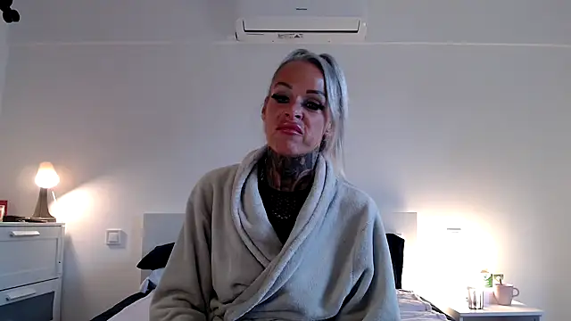 Sophie-Logan-Ink online show from April 13, 2026, 4:44 pm