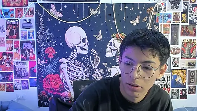 Snapshot of alextop_ chatting on February 13, 2026, 5:57 pm alextop online show from February 13, 2026, 5:57 pm