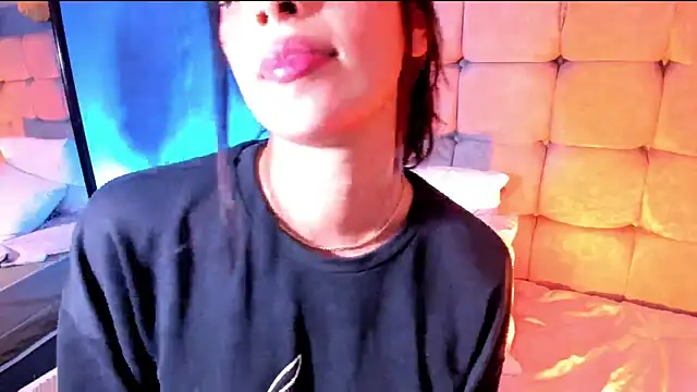 Snapshot of Blue_Aura_ chatting on April 28, 2026, 2:27 am Blue Aura online show from April 28, 2026, 2:27 am