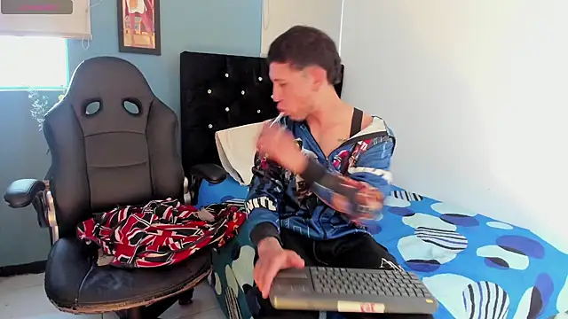 thonixxandluna online show from February 28, 2026, 2:06 pm