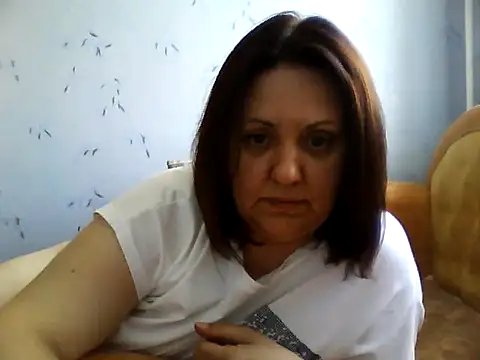 LockyCharm111 online show from June 10, 2026, 7:42 am