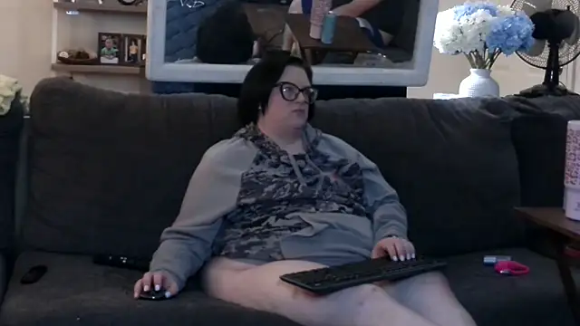 Snapshot of FreaksOffALeash3261 chatting on February 16, 2026, 5:39 am FreaksOffALeash3261 online show from February 16, 2026, 5:39 am