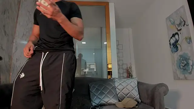 Snapshot of Maik_Mejia chatting on February 16, 2026, 9:02 pm Maik Mejia online show from February 16, 2026, 9:02 pm