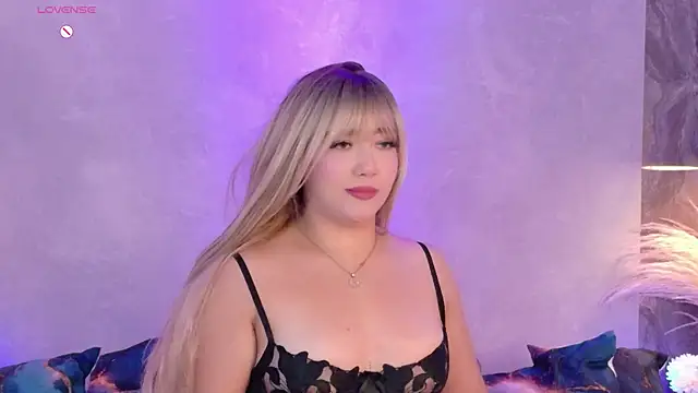 Snapshot of Hannah-Prada chatting on April 17, 2026, 12:19 pm Hannah-Prada online show from April 17, 2026, 12:19 pm