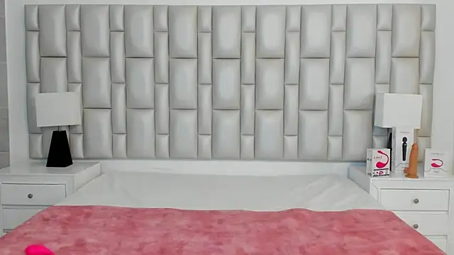 Snapshot of paola_katy_dicks chatting on March 13, 2025, 8:00 pm paola katy dicks online show from March 13, 2025, 8:00 pm