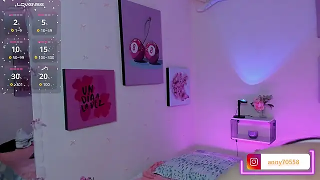 AnnyCotton online show from July 17, 2026, 7:33 pm