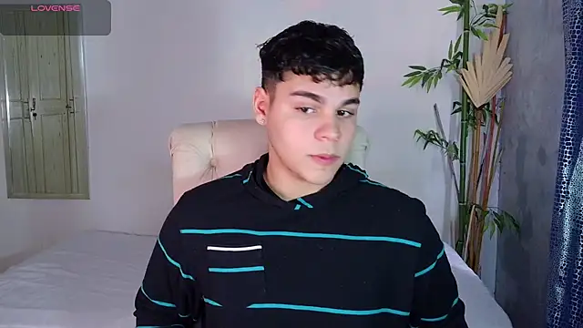 Snapshot of eithan_jonnes chatting on February 12, 2026, 5:23 pm eithan jonnes online show from February 12, 2026, 5:23 pm