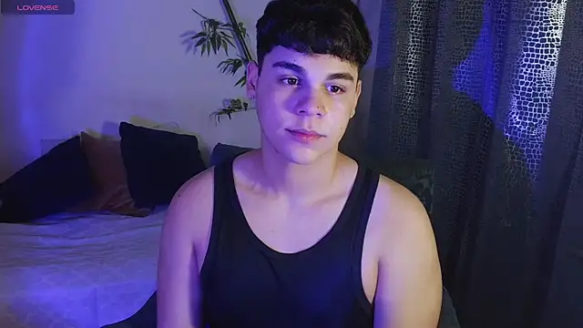 Snapshot of eithan_jonnes chatting on February 21, 2026, 8:44 pm eithan jonnes online show from February 21, 2026, 8:44 pm