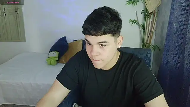 Snapshot of eithan_jonnes chatting on February 10, 2026, 8:41 pm eithan jonnes online show from February 10, 2026, 8:41 pm