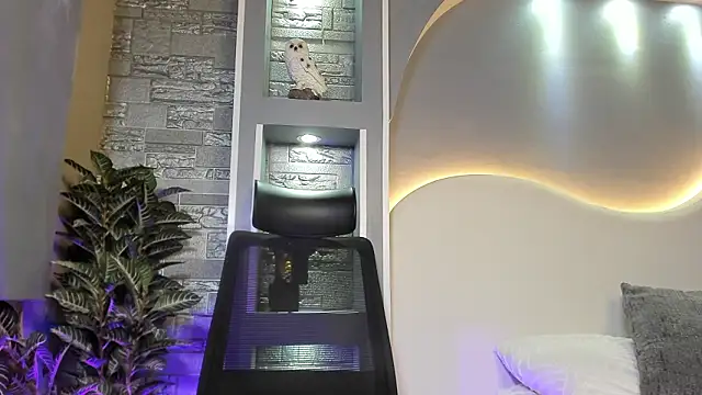 Ashley Beaomunt online show from March 5, 2026, 12:46 pm