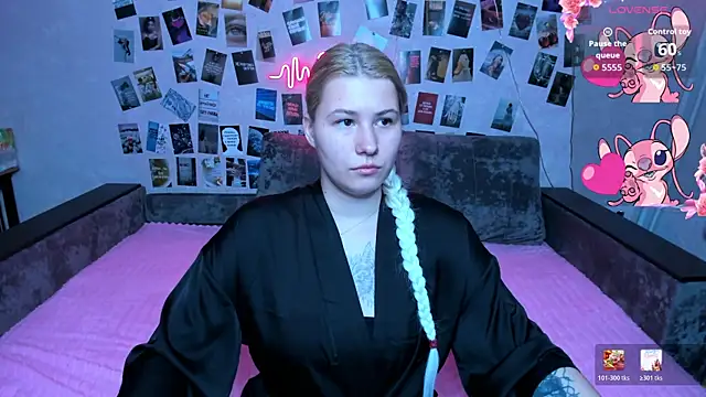 Snapshot of x_Ulya1cutex chatting on April 3, 2026, 5:19 pm x Ulya1cutex online show from April 3, 2026, 5:19 pm