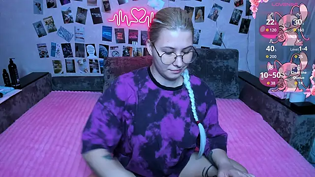 Snapshot of x_Ulya1cutex chatting on April 4, 2026, 5:08 pm x Ulya1cutex online show from April 4, 2026, 5:08 pm