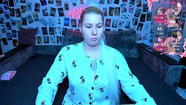 Snapshot of x_Ulya1cutex chatting on April 10, 2026, 4:47 pm x Ulya1cutex online show from April 10, 2026, 4:47 pm