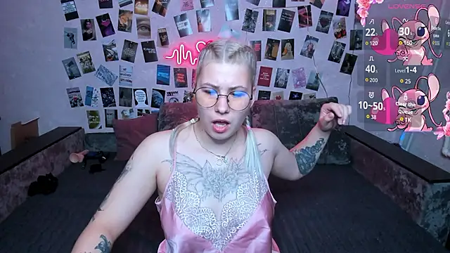 Snapshot of x_Ulya1cutex chatting on March 21, 2026, 4:22 pm x Ulya1cutex online show from March 21, 2026, 4:22 pm