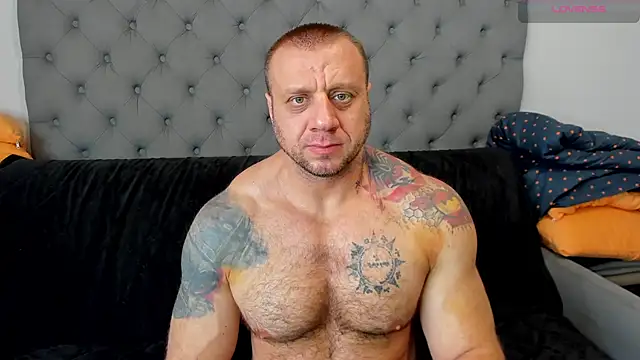 Snapshot of Samson_Legend chatting on October 22, 2025, 11:42 am Samson Legend online show from October 22, 2025, 11:42 am