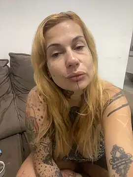 Snapshot of MissTamis chatting on April 15, 2026, 2:06 am MissTamis online show from April 15, 2026, 2:06 am