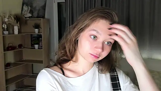 Snapshot of HolliBillig chatting on April 5, 2026, 7:09 pm HolliBillig online show from April 5, 2026, 7:09 pm