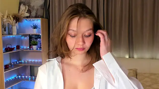 Snapshot of HolliBillig chatting on April 14, 2026, 7:19 pm HolliBillig online show from April 14, 2026, 7:19 pm