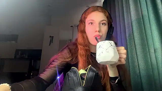 Snapshot of AliceCarrol chatting on February 16, 2026, 2:16 pm AliceCarrol online show from February 16, 2026, 2:16 pm