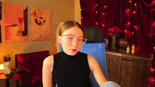 ElliFrankenweenie online show from April 6, 2026, 6:14 am