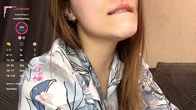 Snapshot of BunnyFleur chatting on February 17, 2026, 5:43 pm BunnyFleur online show from February 17, 2026, 5:43 pm