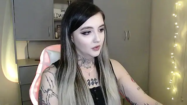 Snapshot of Rin_Tozier chatting on February 16, 2026, 12:09 am Rin Tozier online show from February 16, 2026, 12:09 am