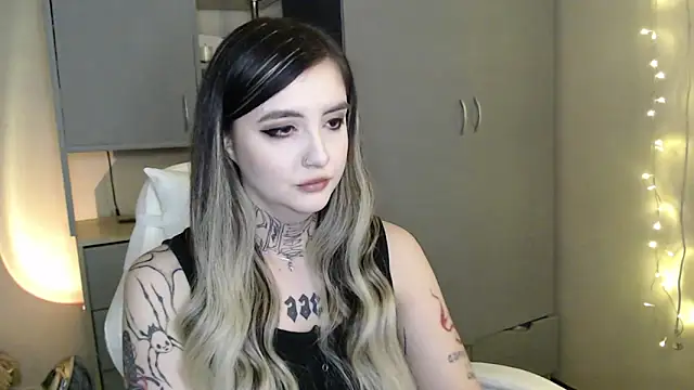 Snapshot of Rin_Tozier chatting on February 19, 2026, 12:40 am Rin Tozier online show from February 19, 2026, 12:40 am